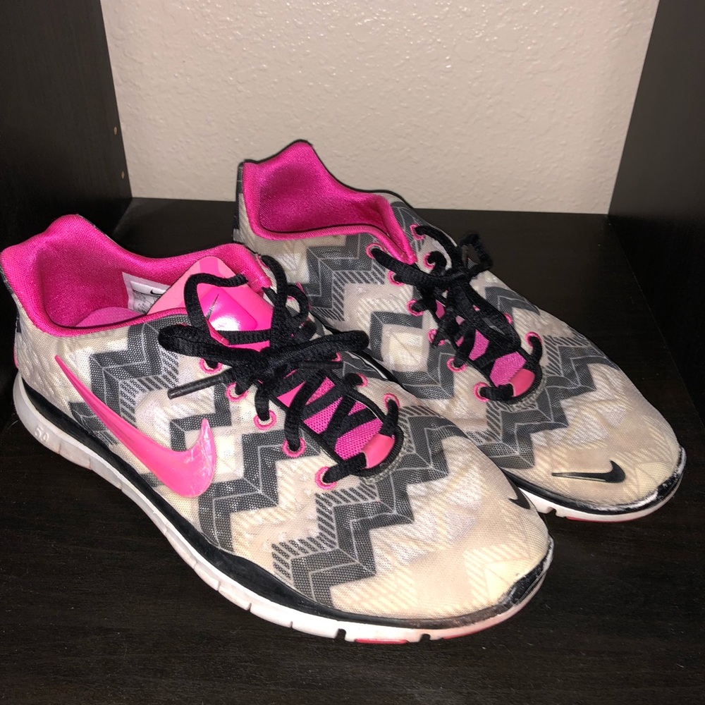 Nike Tennis Shoes